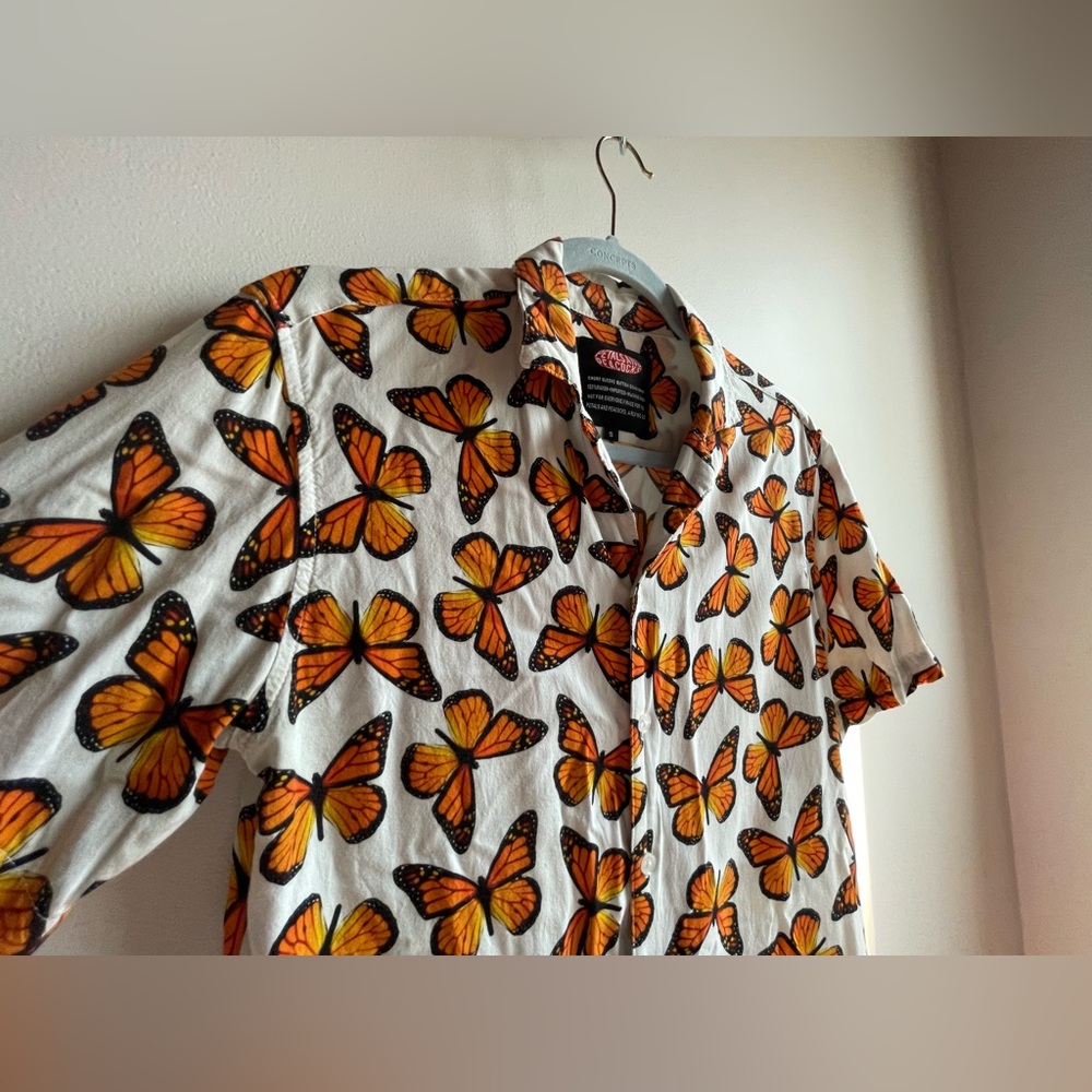 Petals and Peacocks Monarch Butterfly Button Up Size Small - Picture 7 of 14